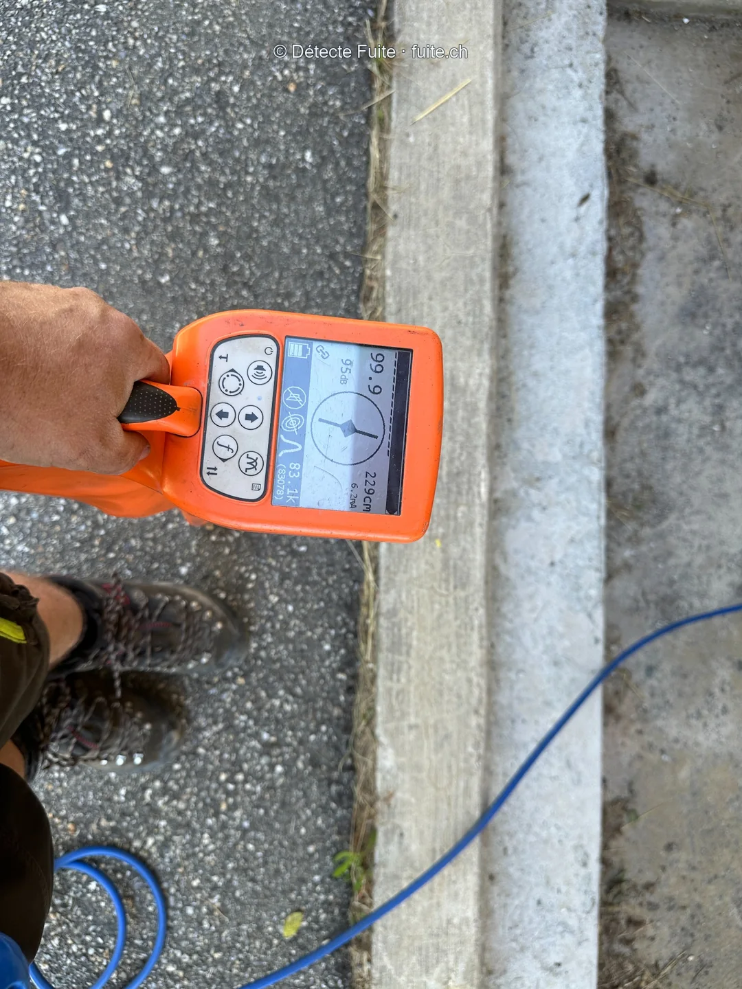 Un appareil de mesure utilisé au bord de la chaussée.